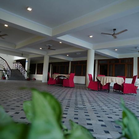 Hotel Gaurab Near Paltan Bazaar Деградун Екстер'єр фото