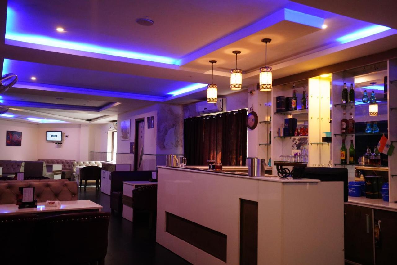 Hotel Gaurab Near Paltan Bazaar Деградун Екстер'єр фото