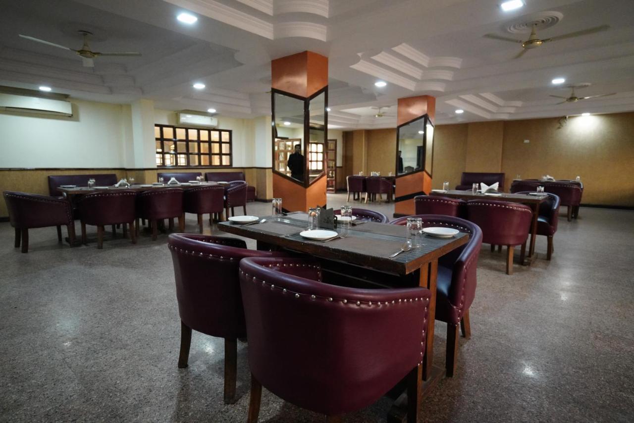 Hotel Gaurab Near Paltan Bazaar Деградун Екстер'єр фото