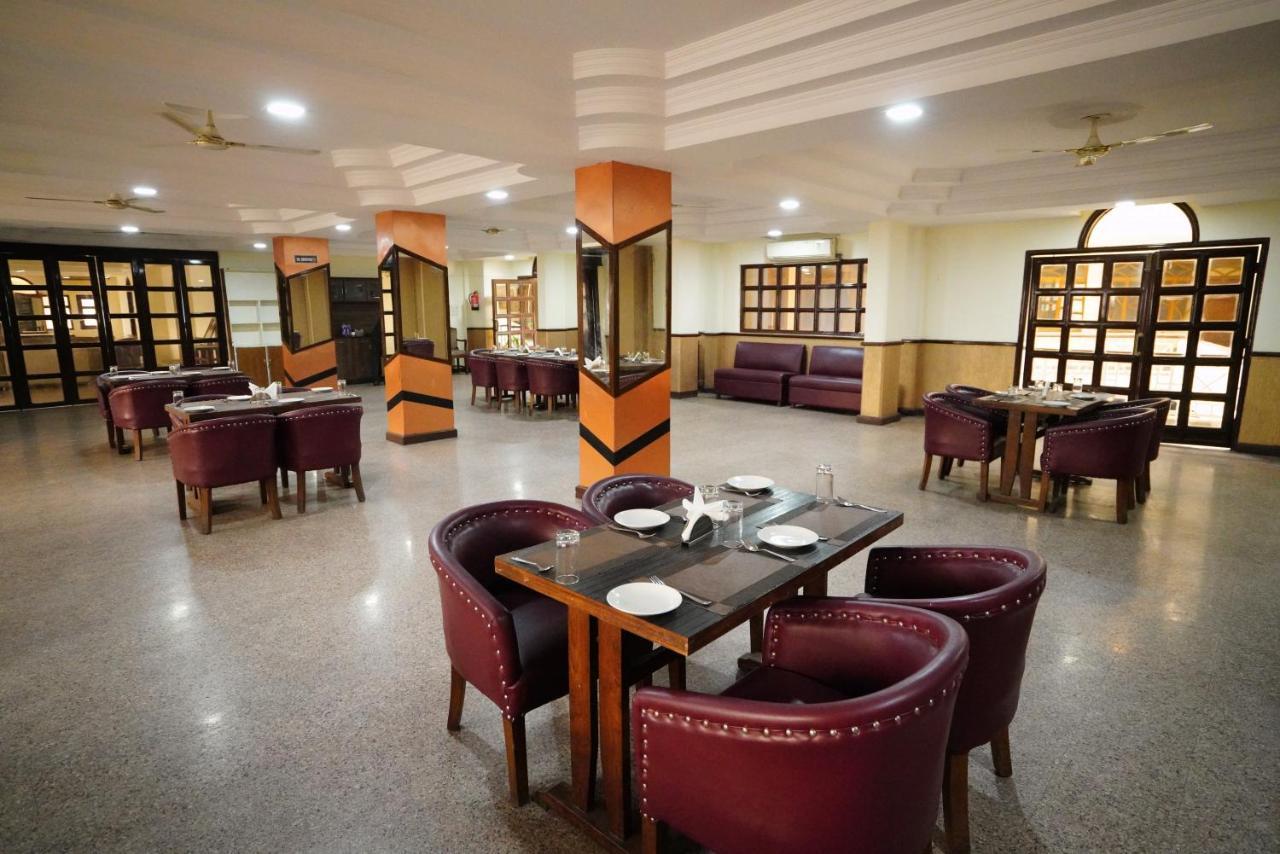 Hotel Gaurab Near Paltan Bazaar Деградун Екстер'єр фото
