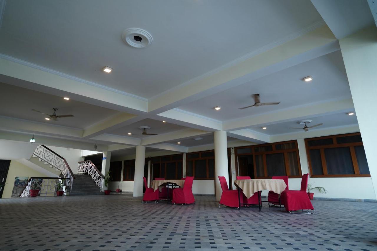 Hotel Gaurab Near Paltan Bazaar Деградун Екстер'єр фото