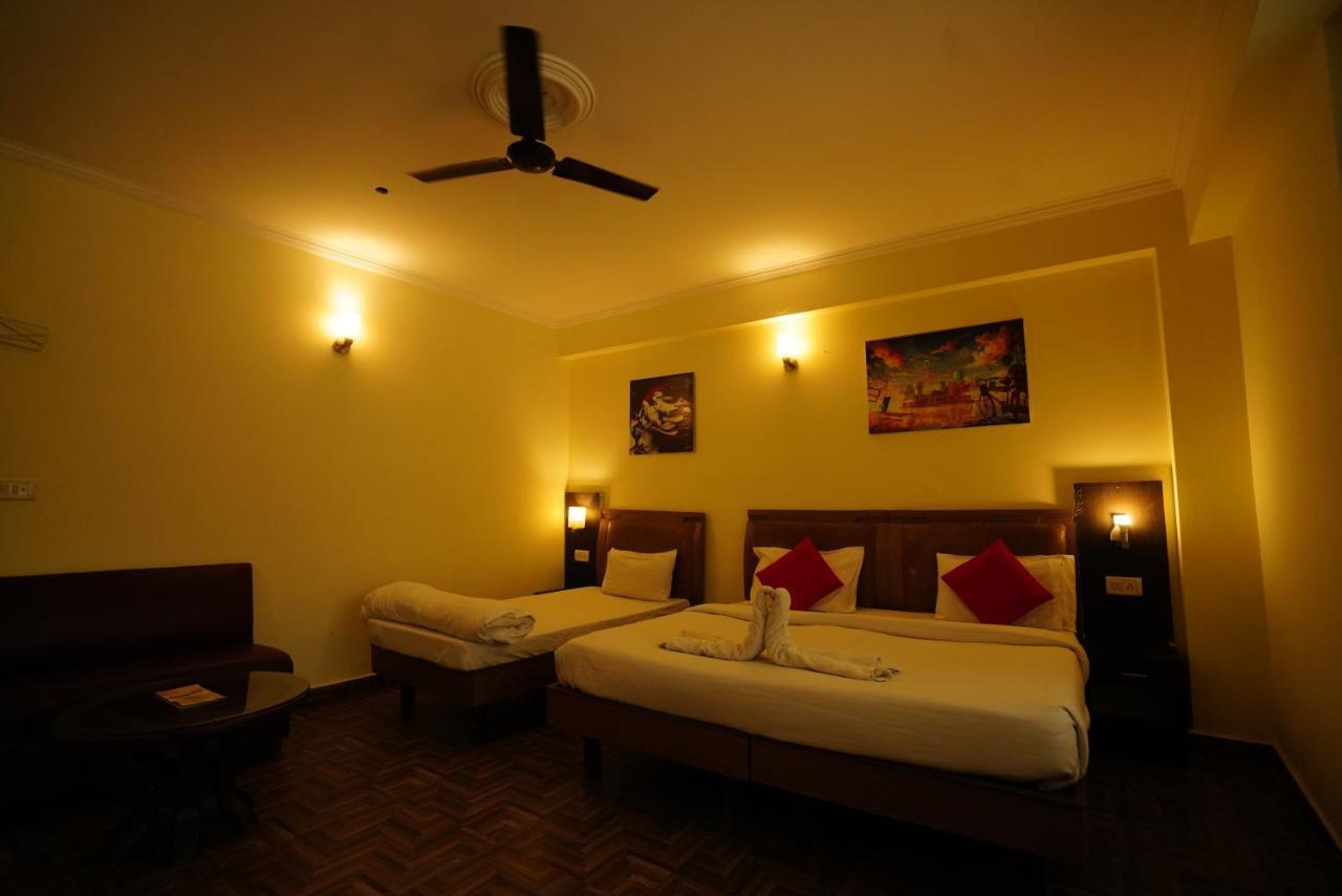 Hotel Gaurab Near Paltan Bazaar Деградун Екстер'єр фото